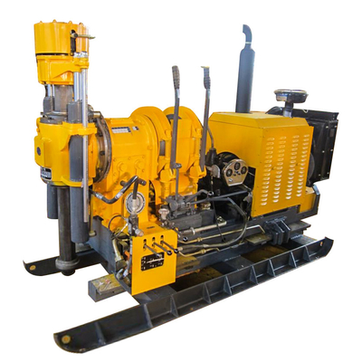 Wiertnica rdzeniowa XY-3B z silnikiem wysokoprężnym lub elektrycznym o mocy 35,3 kW / 2000 obr./min / maks. Wyjściowym momencie obrotowym 3550 Nm / 600 m głębokości
